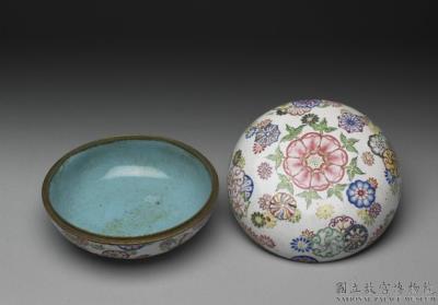 图片[3]-Copper box with flowers in painted enamels, Qing dynasty, Kangxi reign (1662-1722)-China Archive